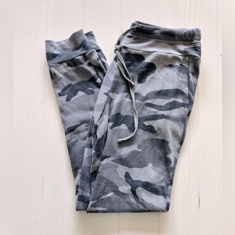 NWT Splendid Camo joggers from Bloomingdale’s Made in USA Small